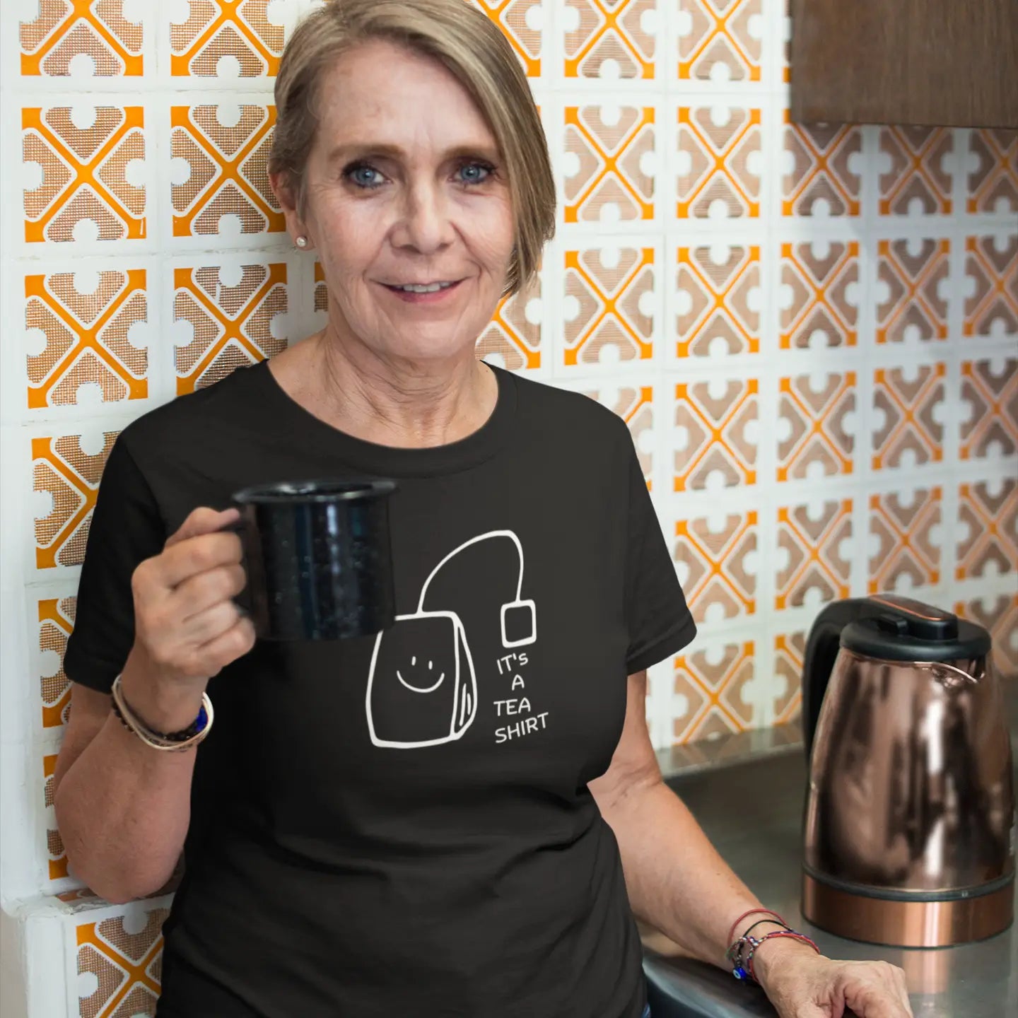 B&C T-Shirt #E190 black - It's a TEA SHIRT