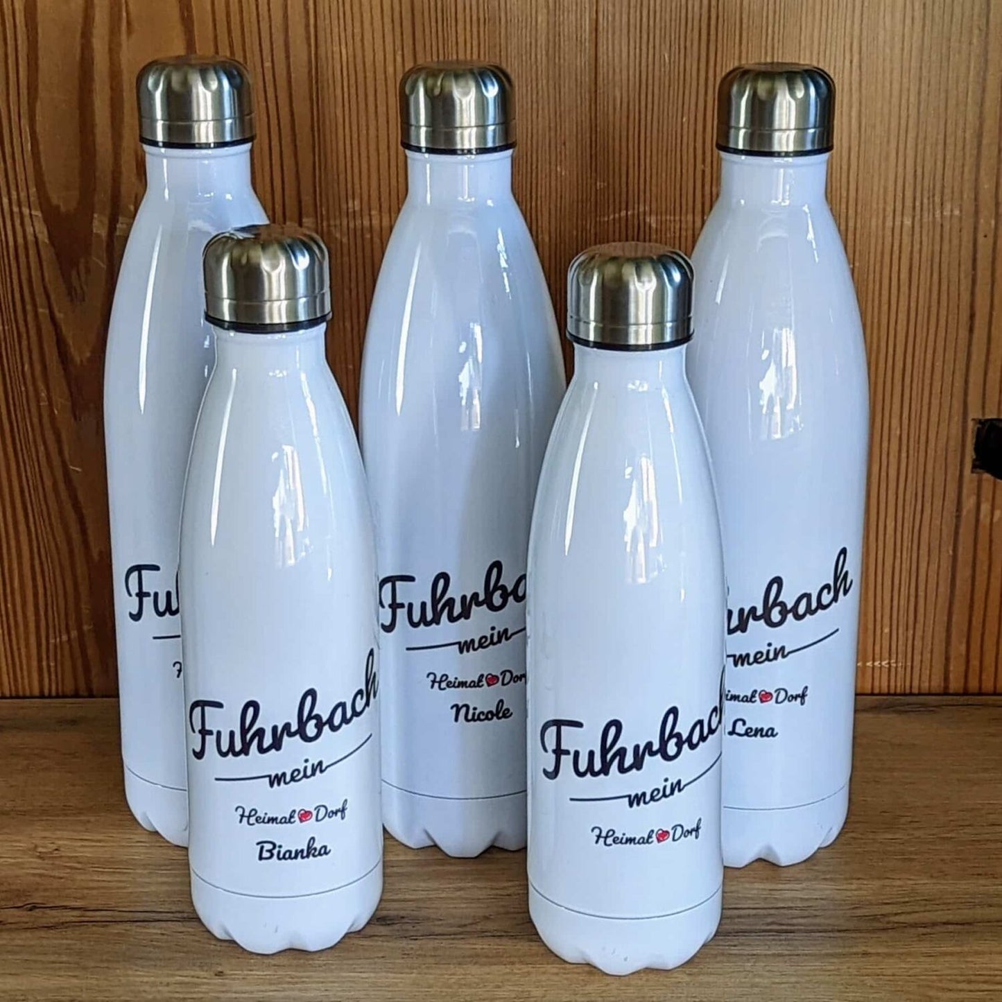 "Entdecke die Fuhrbach "Mein Heimatdorf" Edelstahl Trinkflasche von HansArbeit: Dein perfekter Begleiter für jeden Anlass" 750 ml