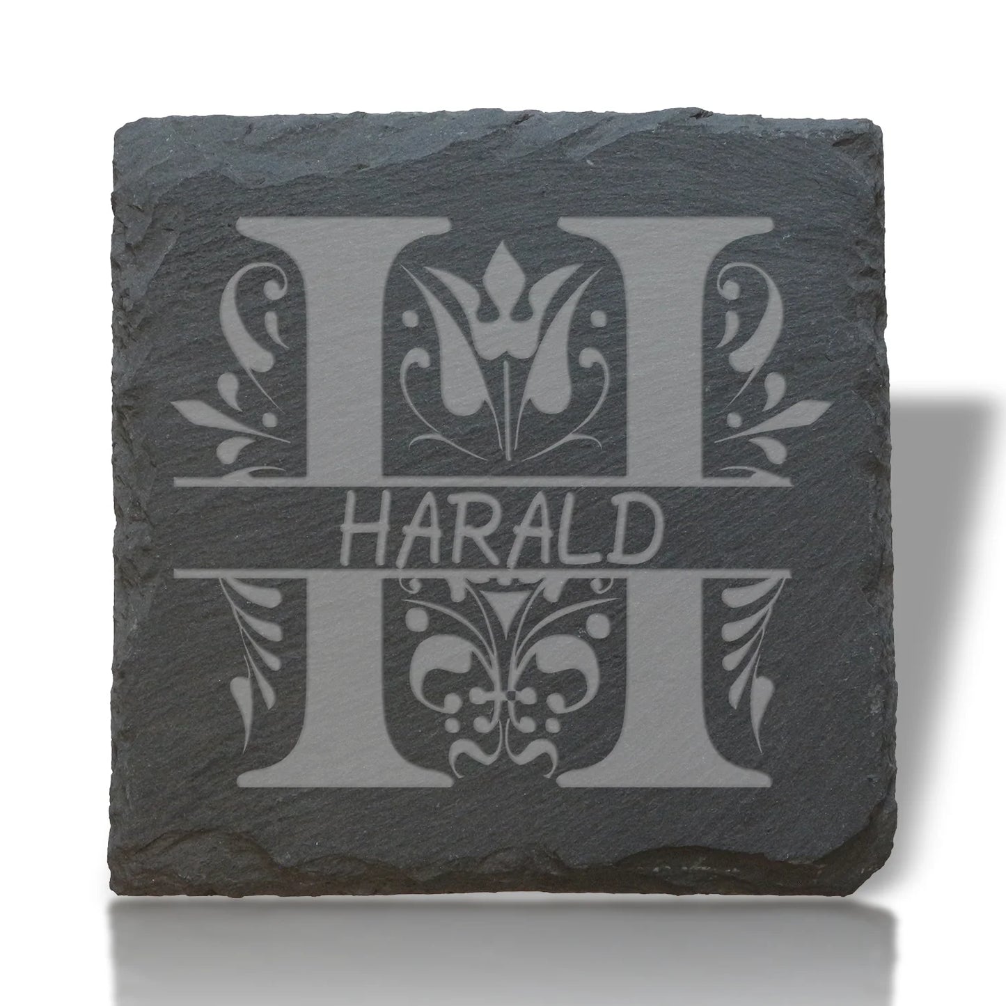 Personalisierter Schiefer-Untersetzer 'Monogramm Deluxe' von #HansArbeit