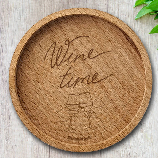 "Wine Time" - Charmanter Holzuntersetzer aus Buchenholz für gemütliche Weinstunden