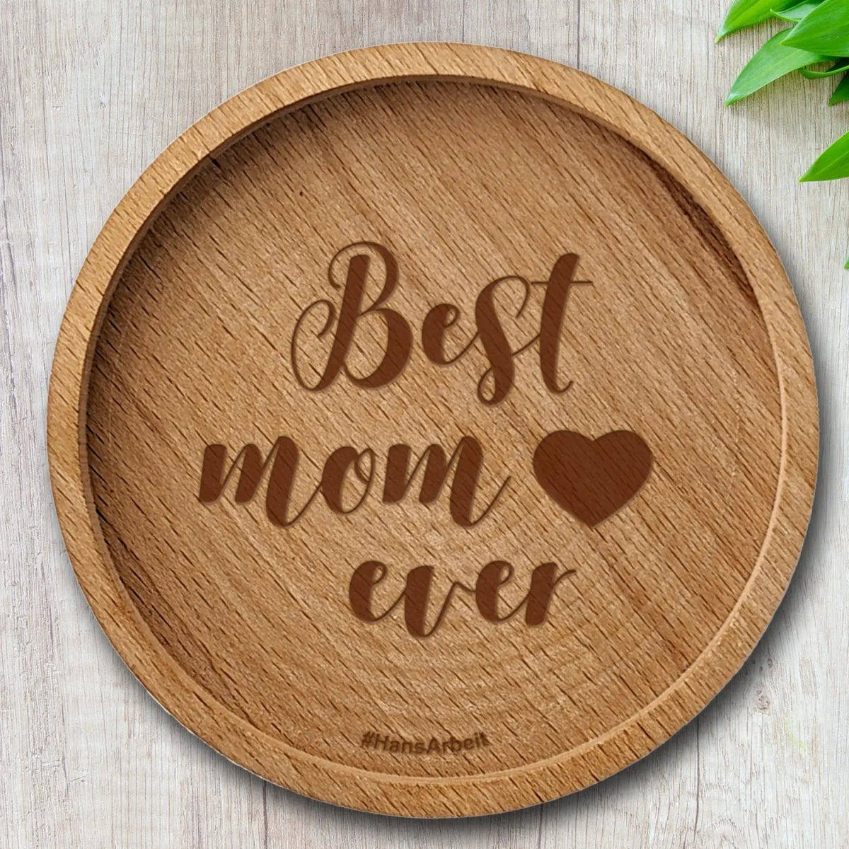 "Best Mom Ever" - Personalisierter Holzuntersetzer zum Muttertag aus Buchenholz | #HansArbeit - #HansArbeit